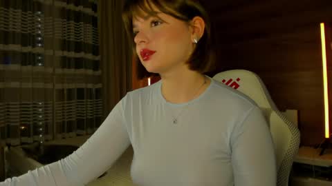 Snapshot of elizabeth_hottie chatting on 05-18-26, 11:21 Elizabeth online show from 05-18-26, 11:21
