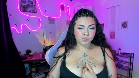 Snapshot of elizabeth_martinez98 chatting on 04-29-26, 05:30 Elizabeth Martinez online show from 04-29-26, 05:30