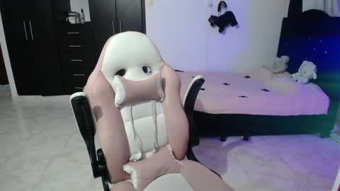 Snapshot of elizabeth_rose02 chatting on 10-17-25, 01:42 Elizabeth online show from 10-17-25, 01:42