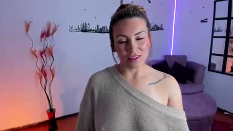 Snapshot of elizabeth_taylor_b chatting on 06-14-26, 01:36 Elizabeth online show from 06-14-26, 01:36