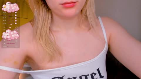 Snapshot of elizabethandersen chatting on 01-27-25, 01:05 Elizabeth online show from 01-27-25, 01:05