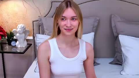 Elizabeth online show from 07-17-26, 04:23