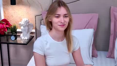 Elizabeth online show from 07-25-26, 04:15