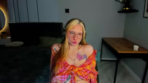 elizabethh_brown online show from 02-04-26, 06:58
