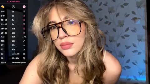 Mia online show from 02-04-26, 05:08