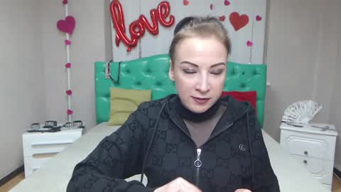 Snapshot of elizabethsho chatting on 03-27-26, 06:40 ElizabethSho online show from 03-27-26, 06:40