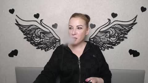 Snapshot of elizabethsho chatting on 05-16-26, 05:45 ElizabethSho online show from 05-16-26, 05:45