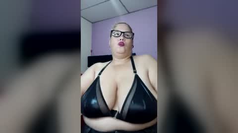 Snapshot of elizabethtaylor1 chatting on 06-22-26, 10:34 Elizabeth online show from 06-22-26, 10:34