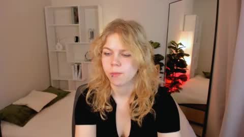 Elizabeth online show from 06-25-26, 05:23