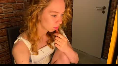 Snapshot of elizastorm chatting on 06-11-26, 07:23 Eliza online show from 06-11-26, 07:23