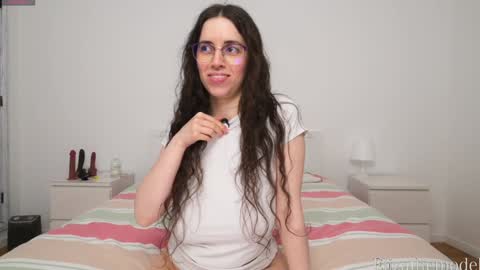 Snapshot of elizathemodel chatting on 01-15-25, 04:00 Eliza online show from 01-15-25, 04:00