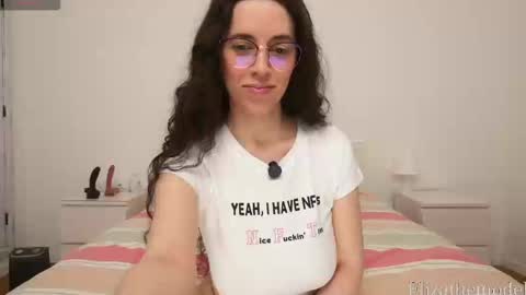 Snapshot of elizathemodel chatting on 02-20-25, 03:52 Eliza online show from 02-20-25, 03:52