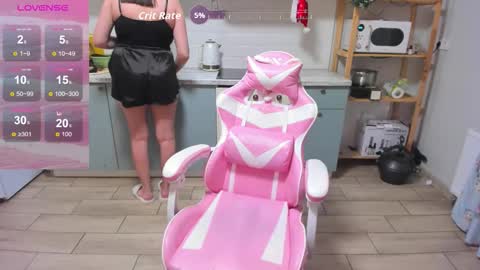 Lina online show from 12-19-25, 11:56