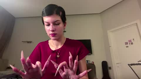 Snapshot of elkeschwenke chatting on 07-19-26, 08:18 Eva online show from 07-19-26, 08:18