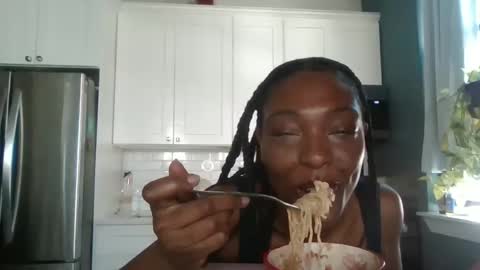 Snapshot of ella5eju chatting on 09-08-25, 04:06 GFE online show from 09-08-25, 04:06