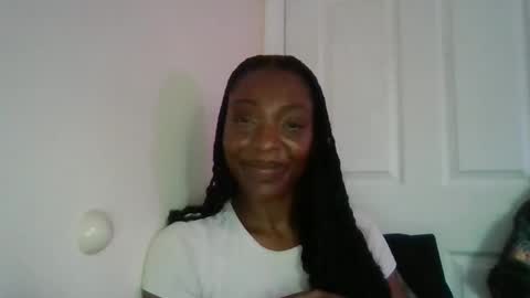 Snapshot of ella5eju chatting on 09-28-25, 06:46 GFE online show from 09-28-25, 06:46