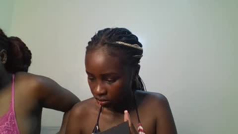 ella8_ online show from 06-25-26, 01:16