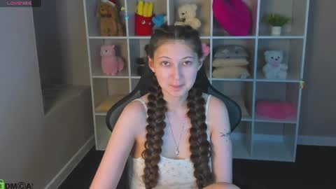 Ella online show from 06-21-26, 04:53