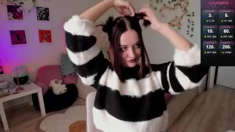 Snapshot of ella_gdss chatting on 10-19-25, 10:16 ELLA online show from 10-19-25, 10:16