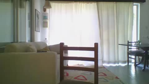 Ella online show from 10-10-25, 06:23