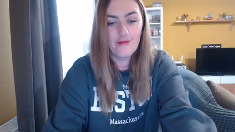 Ella  Max online show from 01-28-25, 07:00