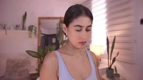 ELLA OWEN online show from 04-16-26, 03:57