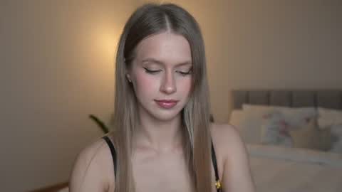 Snapshot of ella_twinkle chatting on 06-13-26, 06:39 Ella online show from 06-13-26, 06:39