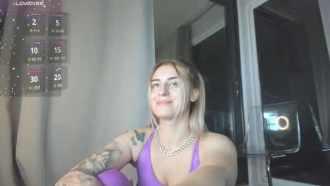 ella_vee online show from 10-18-25, 02:58