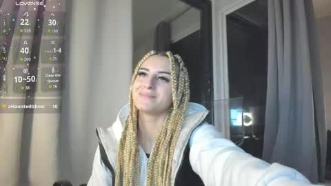 ella_vee online show from 10-25-25, 03:14