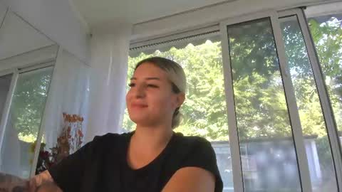 Snapshot of ella_vee chatting on 07-17-26, 06:31 ella_vee online show from 07-17-26, 06:31