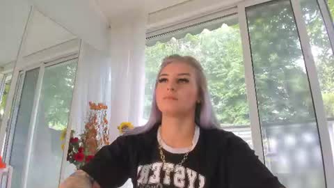 Snapshot of ella_vee chatting on 07-21-26, 05:54 ella_vee online show from 07-21-26, 05:54