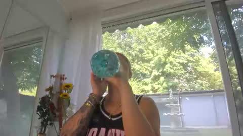 Snapshot of ella_vee chatting on 07-24-26, 06:22 ella_vee online show from 07-24-26, 06:22