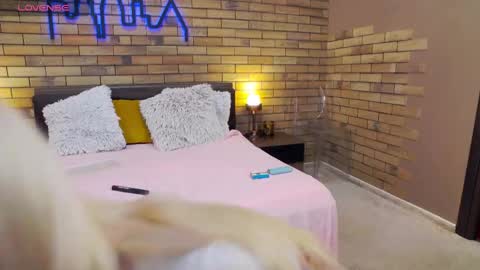 Snapshot of ellacharmx chatting on 12-15-24, 07:10 Ella online show from 12-15-24, 07:10