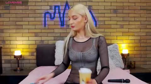 Snapshot of ellacharmx chatting on 12-16-24, 10:03 Ella online show from 12-16-24, 10:03