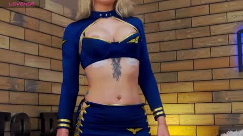 Snapshot of ellacharmx chatting on 12-19-24, 01:28 Ella online show from 12-19-24, 01:28