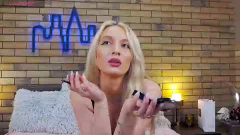 Snapshot of ellacharmx chatting on 12-19-24, 06:34 Ella online show from 12-19-24, 06:34