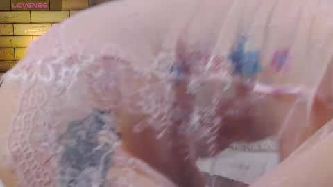 Snapshot of ellacharmx chatting on 01-25-25, 02:15 Ella online show from 01-25-25, 02:15