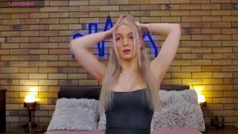 Snapshot of ellacharmx chatting on 01-29-25, 07:22 Ella online show from 01-29-25, 07:22