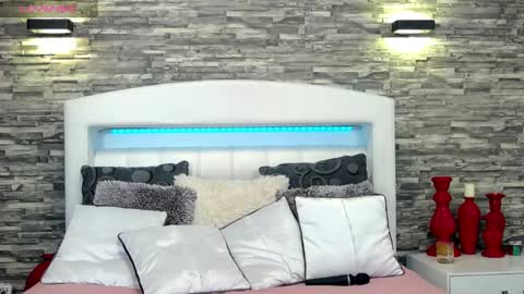 Snapshot of ellacharmx chatting on 02-25-25, 11:44 Ella online show from 02-25-25, 11:44