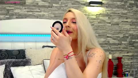 Snapshot of ellacharmx chatting on 02-28-25, 08:50 Ella online show from 02-28-25, 08:50