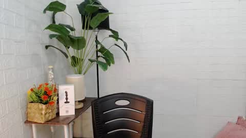 Snapshot of ellahollywood1818 chatting on 11-15-25, 02:31 CINDERELLA online show from 11-15-25, 02:31