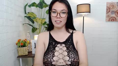 Snapshot of ellahollywood1818 chatting on 02-12-26, 01:44 CINDERELLA online show from 02-12-26, 01:44