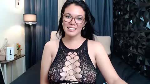 Snapshot of ellahollywood1818 chatting on 06-22-26, 03:25 CINDERELLA online show from 06-22-26, 03:25