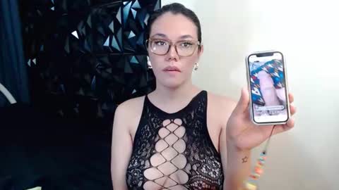 Snapshot of ellahollywood1818 chatting on 07-10-26, 12:48 CINDERELLA online show from 07-10-26, 12:48