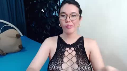 Snapshot of ellahollywood1818 chatting on 07-27-26, 01:56 CINDERELLA online show from 07-27-26, 01:56