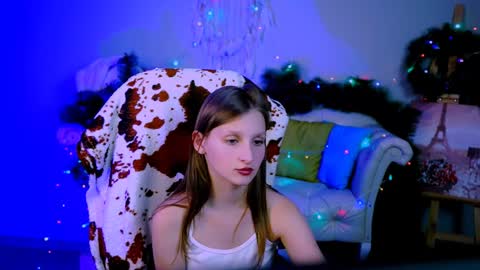 Snapshot of ellahorton chatting on 12-15-24, 01:11 Ella online show from 12-15-24, 01:11