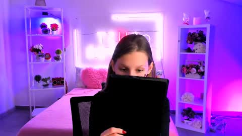 Snapshot of ellahorton chatting on 01-29-25, 12:35 Ella online show from 01-29-25, 12:35