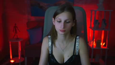 Snapshot of ellahorton chatting on 02-07-25, 05:07 Ella online show from 02-07-25, 05:07