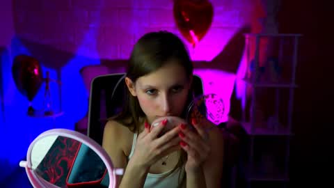 Snapshot of ellahorton chatting on 03-05-25, 12:33 Ella online show from 03-05-25, 12:33