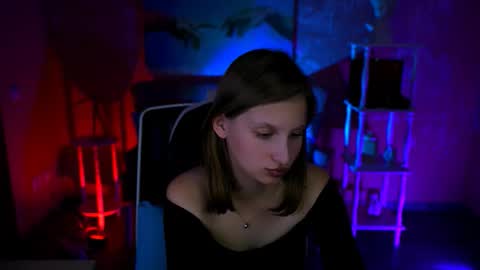 Snapshot of ellahorton chatting on 09-23-25, 05:27 Ella online show from 09-23-25, 05:27